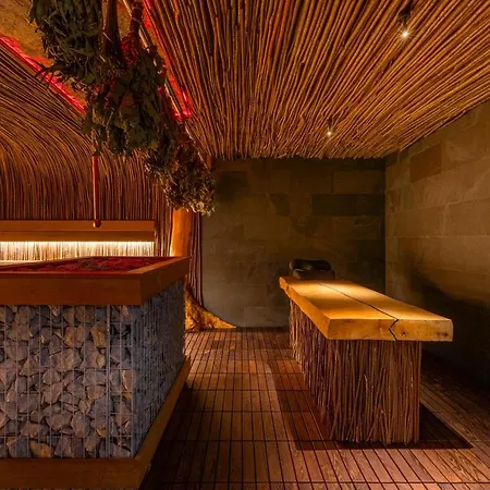 Hotel Eterna & By Fomich