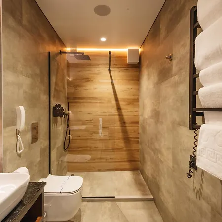 Hotel Eterna & By Fomich 4*