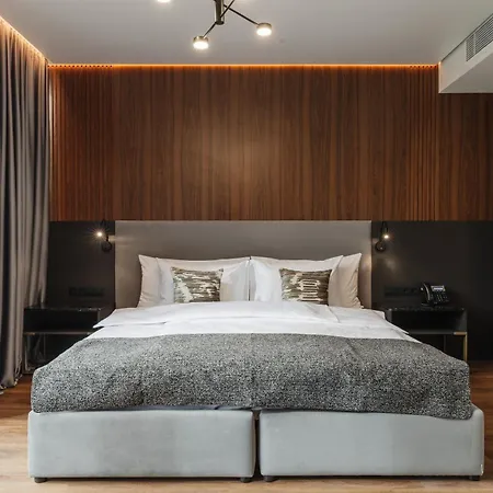 Hotel Eterna & By Fomich Palyanytsya