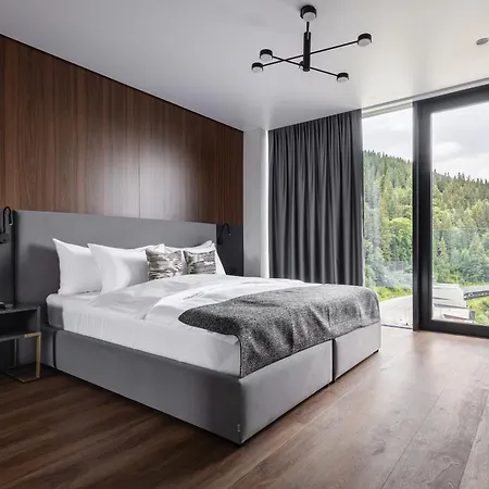 Hotel Eterna & By Fomich