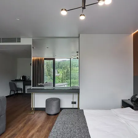 Hotel Eterna & By Fomich
